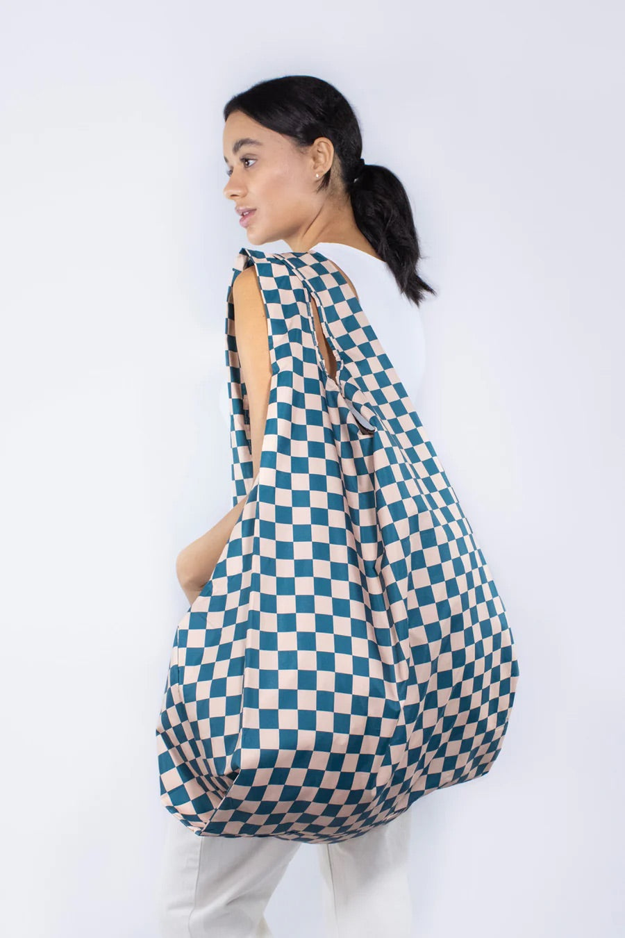 Kind Bag XL Reusable Bag from the accessories collection by the hand dyed yarn expert, The Wool Kitchen